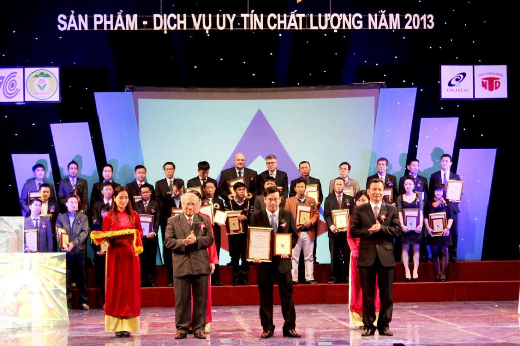 8 7 1024x682 Kế toán Hà Nội nhận giải thưởng sản phẩm dịch vụ uy tín chất lượng 2013